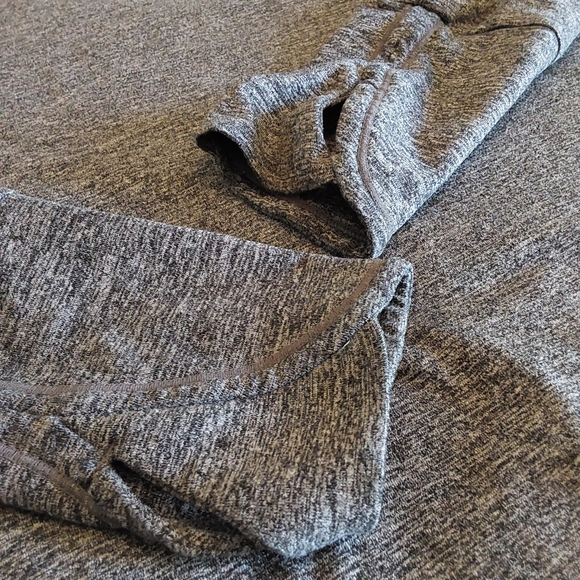 🌺 Like New Athleta Lightweight Hoodie/Running Shirt - Picture 9 of 12